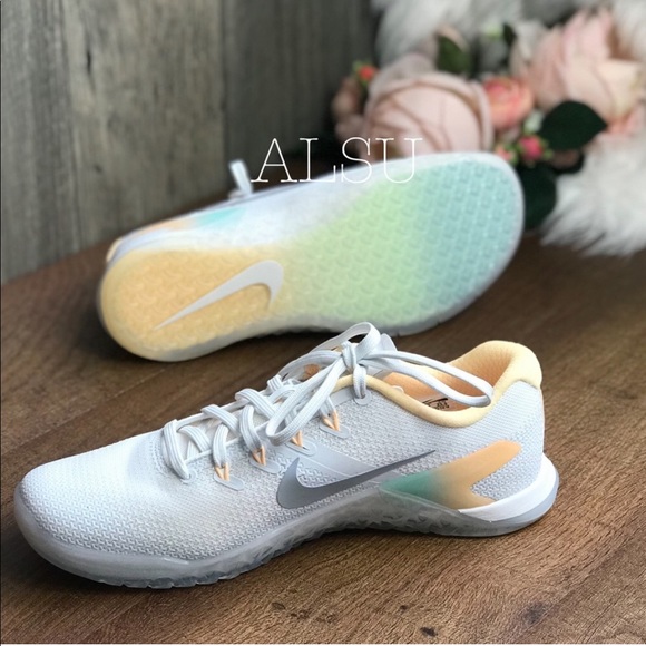 NWT Nike Metcon 4 Rise Summit White W AUTHENTIC - Picture 4 of 8